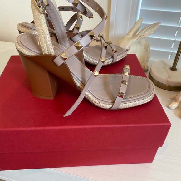 Valentino Garavani Rockstud Espadrille Sandals - Picture 2 of 10